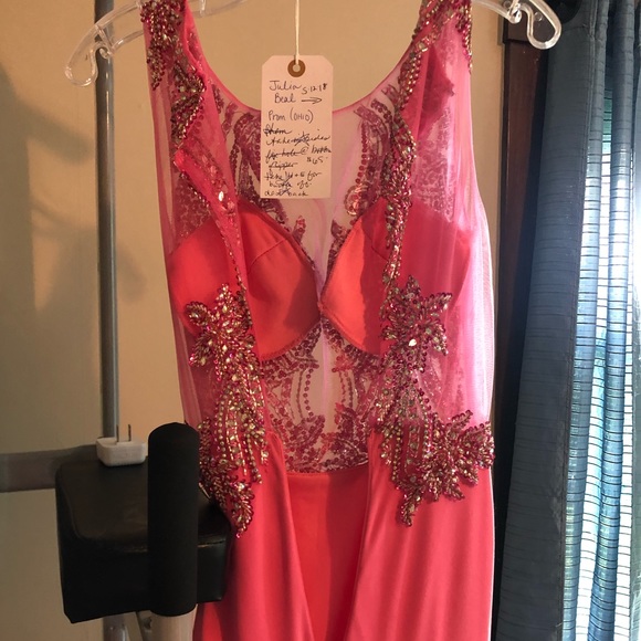 SELLING MY PROM DRESS 💗 - Picture 3 of 3